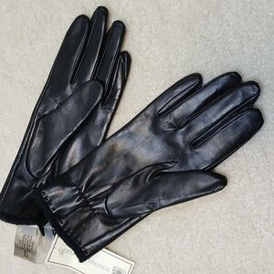 Fownes Brothers women's black leather gloves. NWT.  Size 7.5